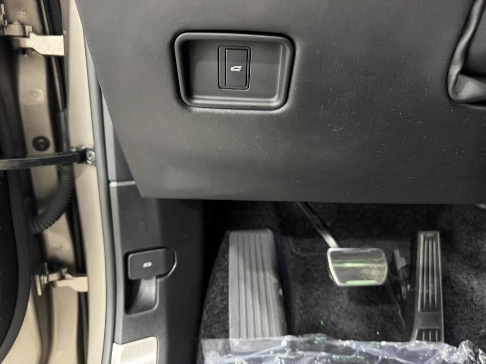 Used 2023 Land Rover Range Rover SE image 30