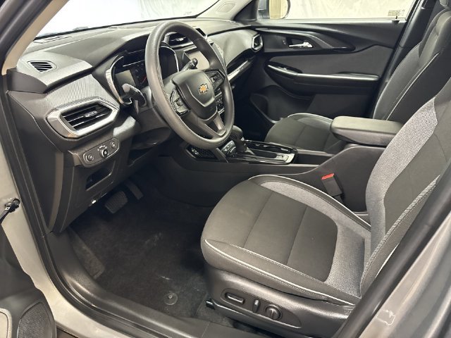 Used 2023 Chevrolet TrailBlazer LT FWD image 11