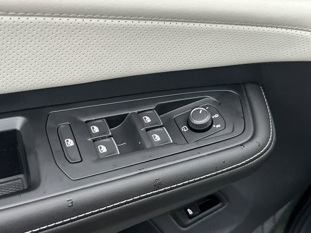 New 2026 Volkswagen Atlas Cross Sport SEL Premium R-Line image 17