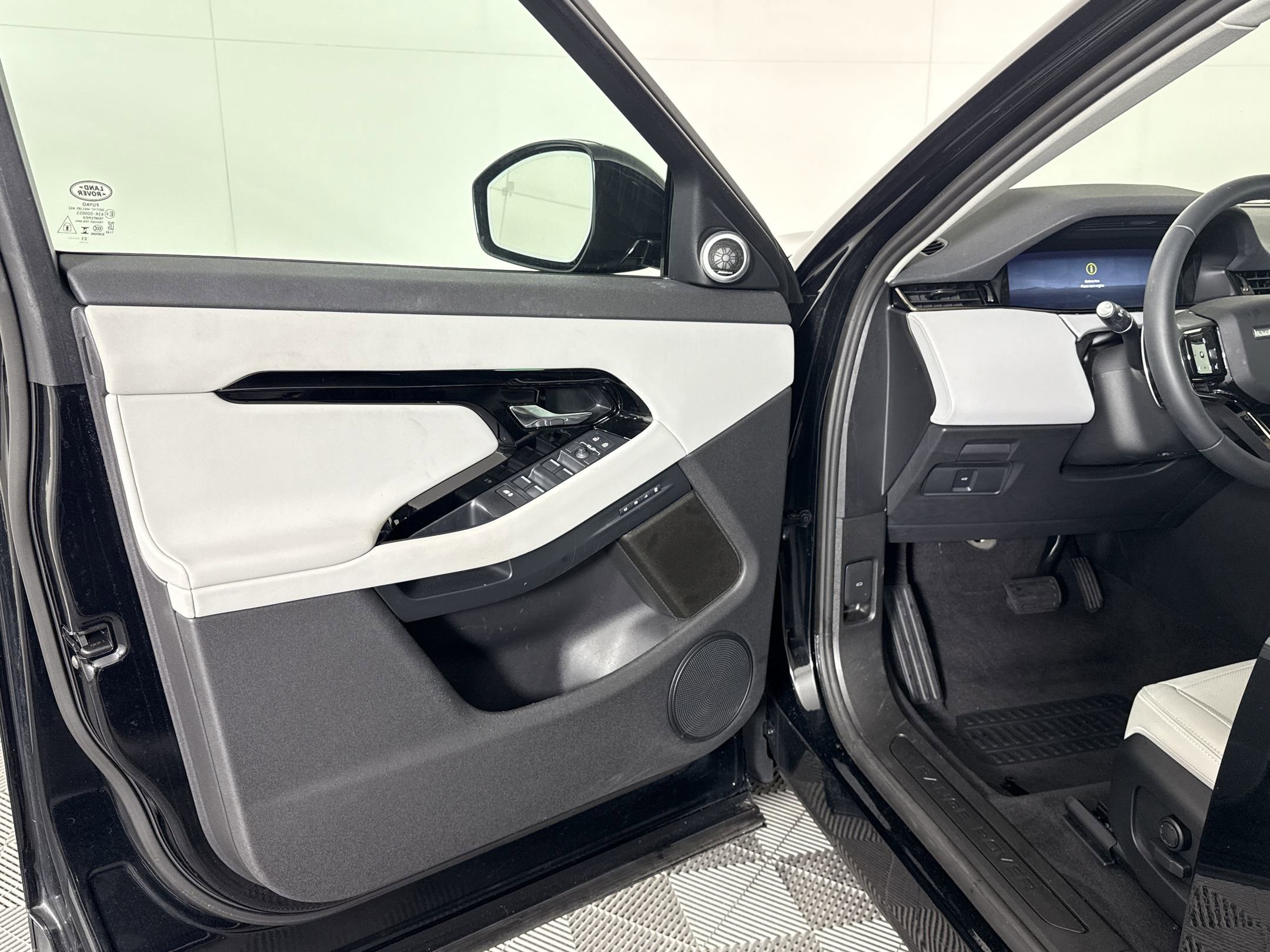 Certified 2024 Land Rover Range Rover Evoque S AWD/4WD image 4