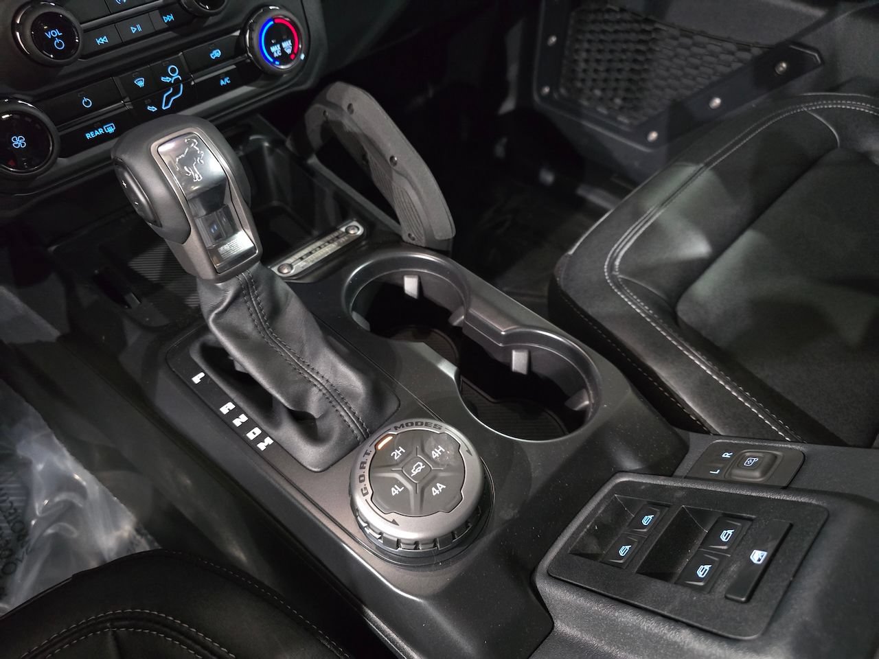 New 2025 Ford Bronco Badlands w/ Sasquatch Package AWD/4WD image 27