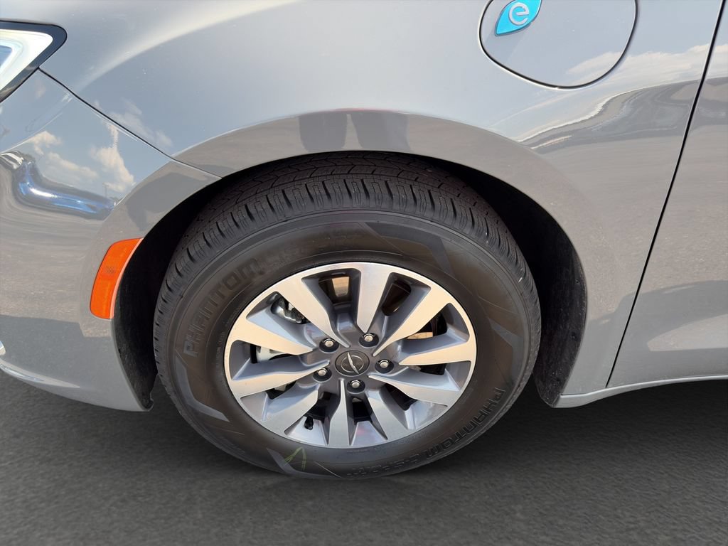 Used 2023 Chrysler Pacifica Touring-L FWD image 22