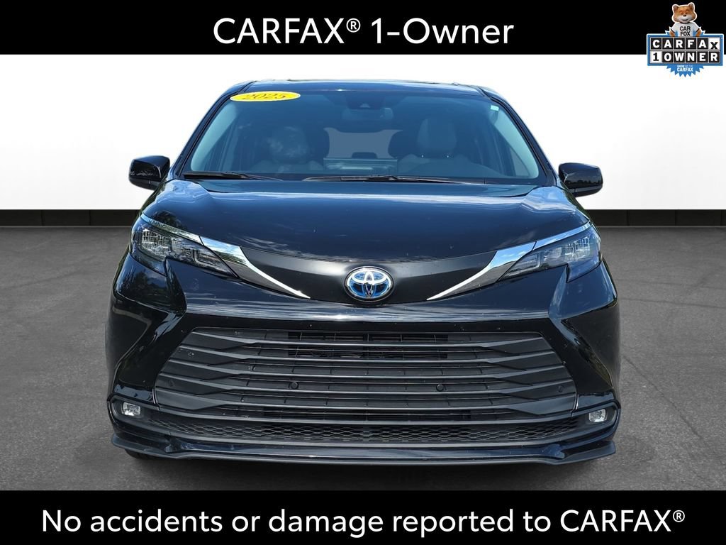 Used 2025 Toyota Sienna XLE AWD/4WD image 2
