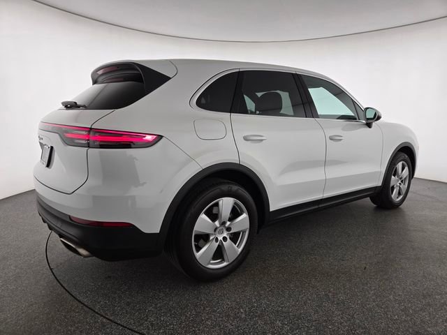 Used 2023 Porsche Cayenne image 2