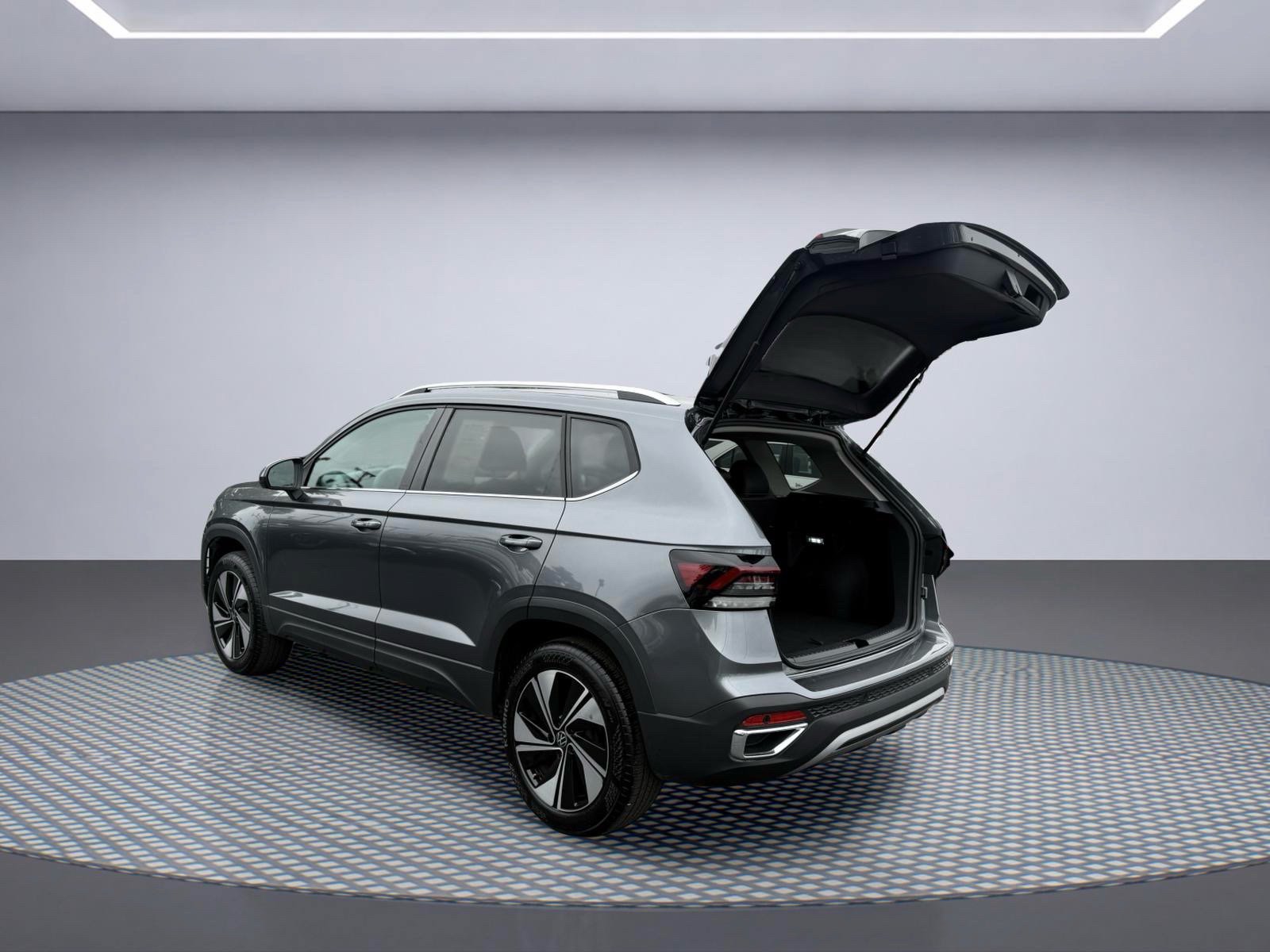 Used 2025 Volkswagen Taos SE AWD/4WD image 9