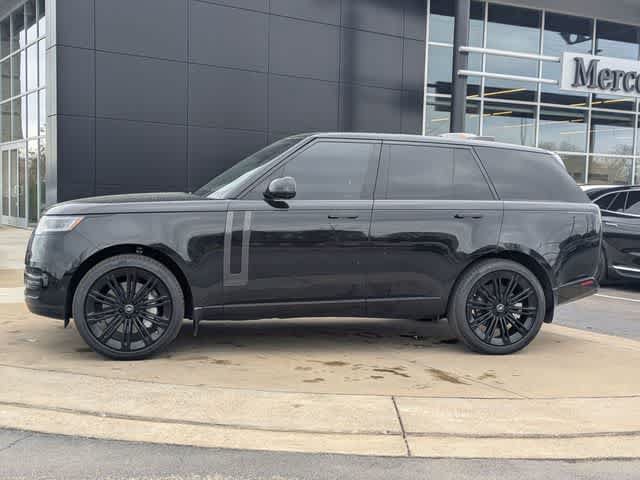 Used 2025 Land Rover Range Rover SE AWD/4WD image 6