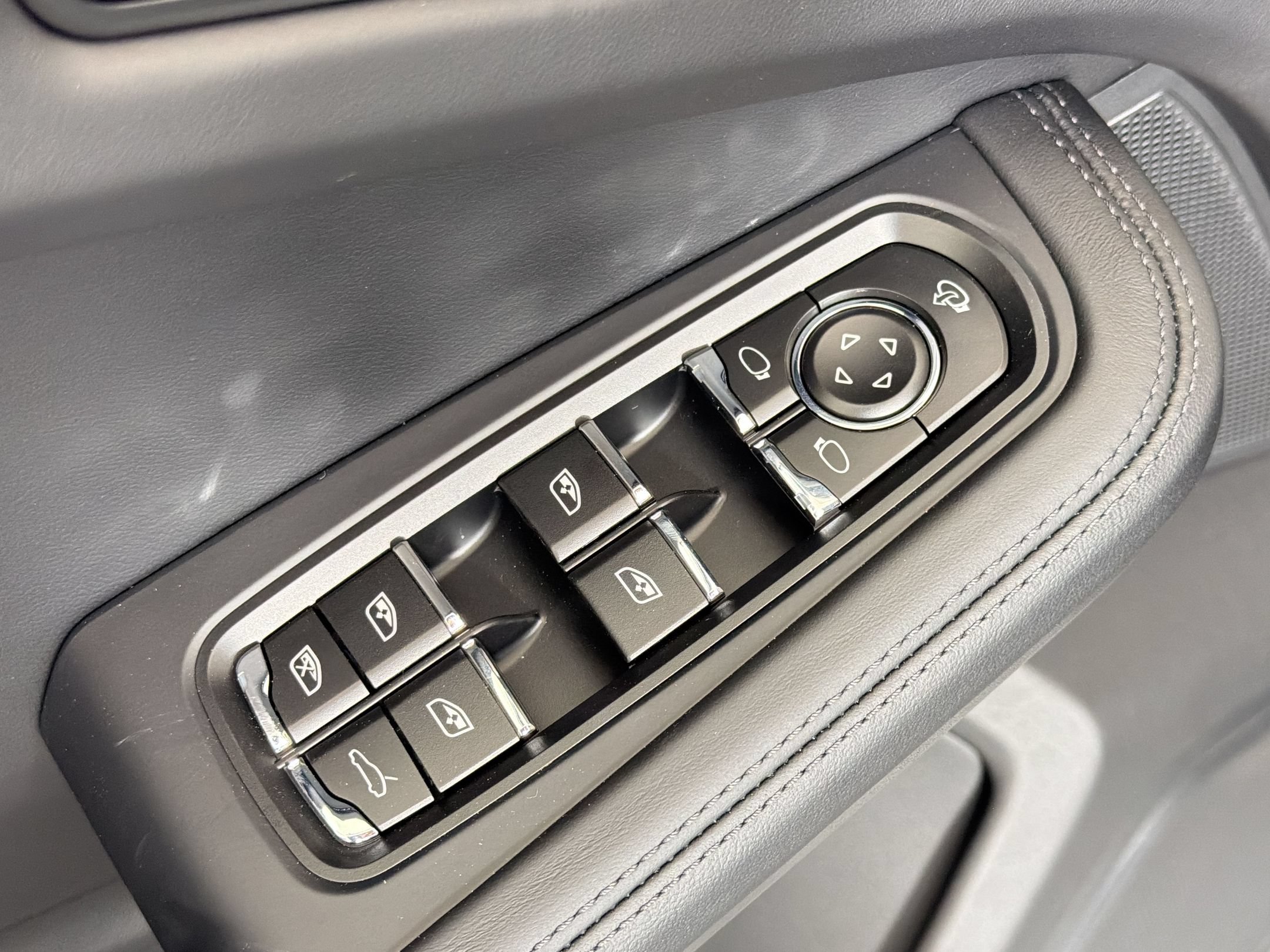 New 2026 Porsche Macan S AWD/4WD image 23