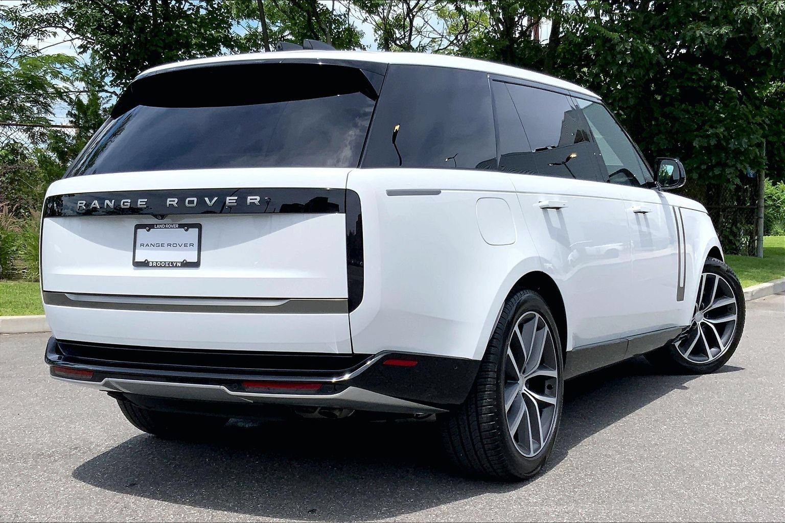 Certified 2025 Land Rover Range Rover Long Wheelbase SE AWD/4WD image 12
