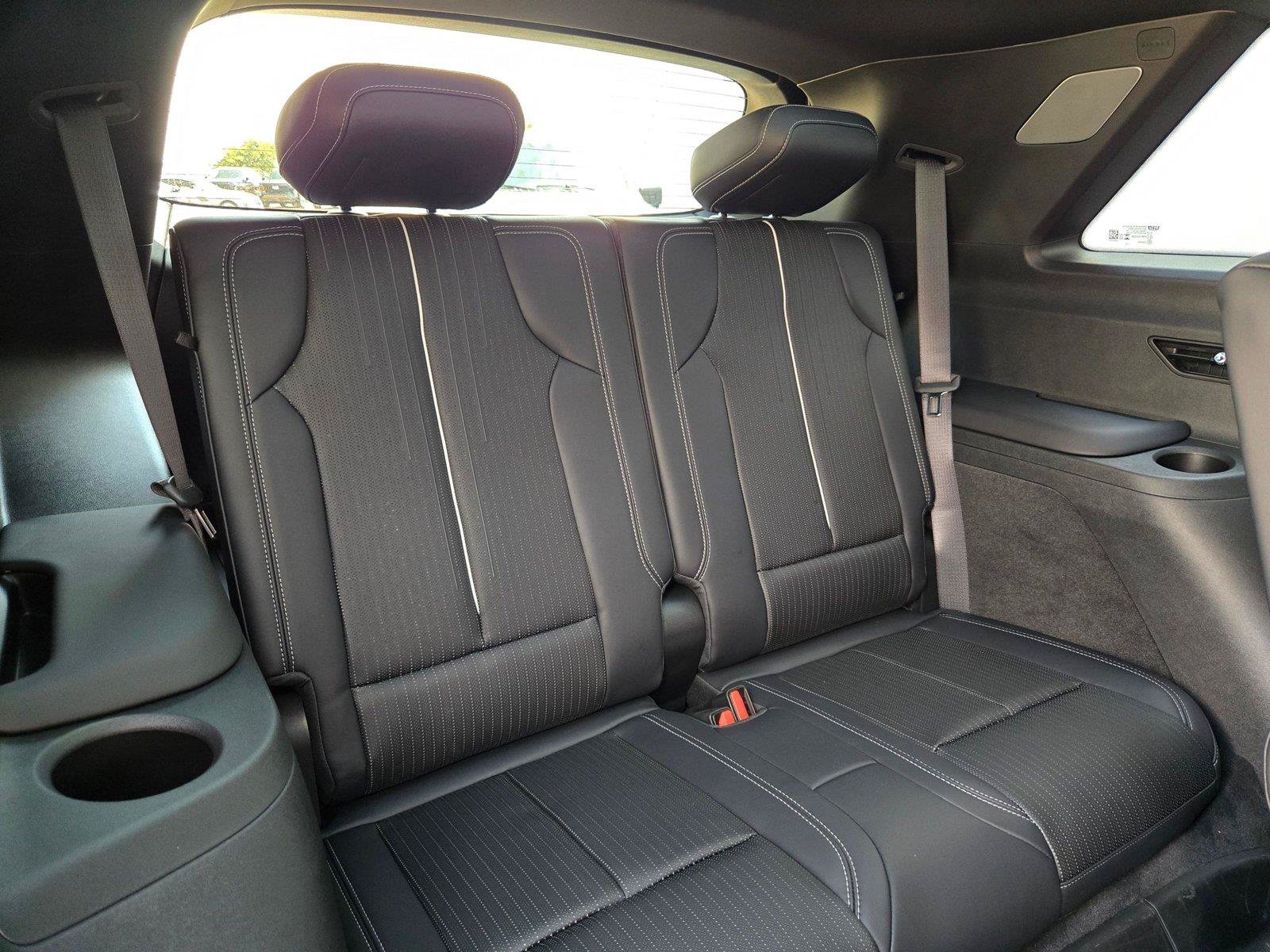 New 2027 Cadillac Vistiq Sport w/ LPO, Floor Liner Package AWD/4WD image 29