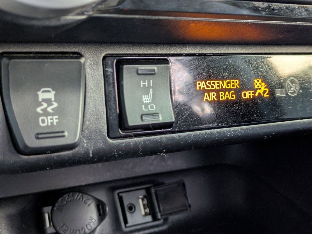 Used 2019 Toyota RAV4 XLE w/ Convenience Package image 25