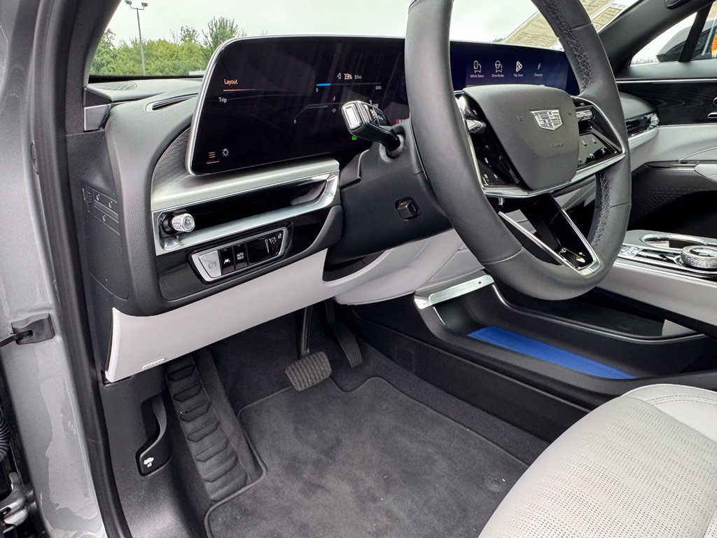 Used 2025 Cadillac Lyriq Sport AWD/4WD image 44