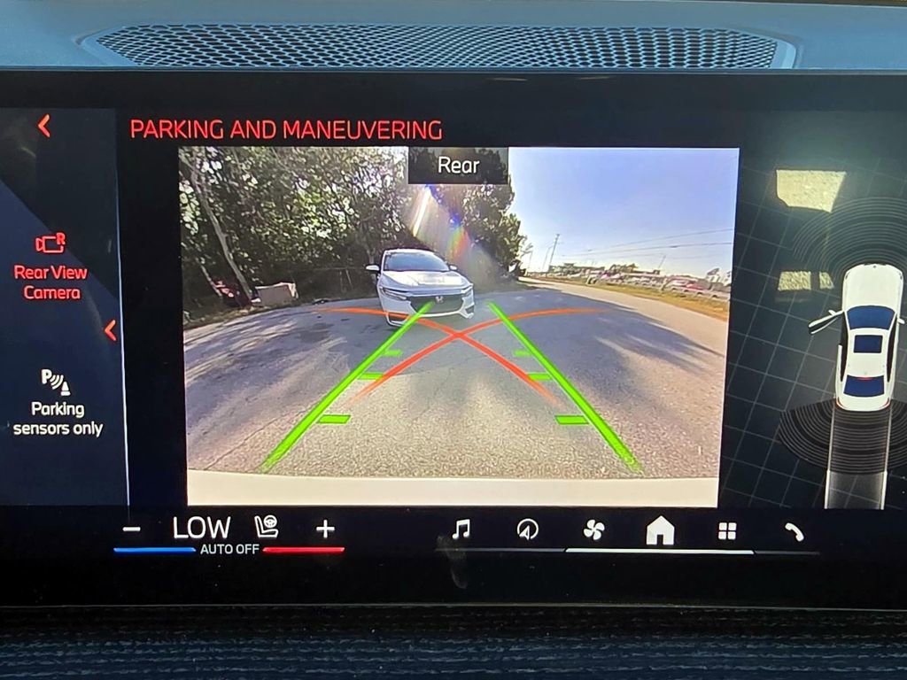 Used 2025 BMW 330i Sedan image 16