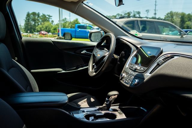 Used 2021 Chevrolet Malibu LT FWD image 23