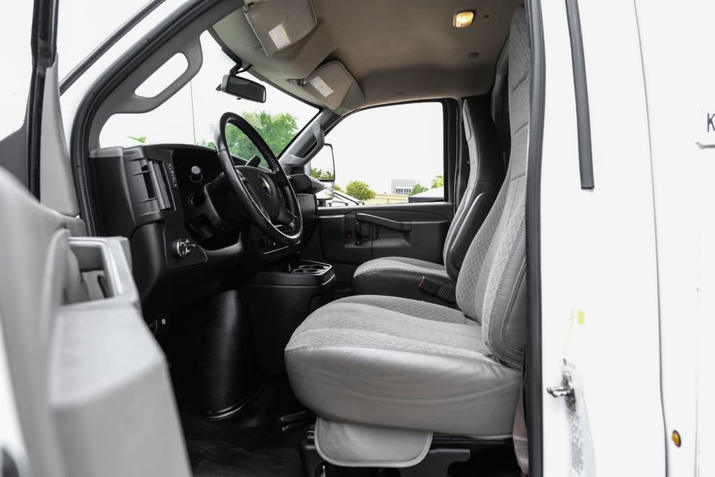 Used 2021 Chevrolet Express 3500 w/ Power Convenience Package RWD image 3