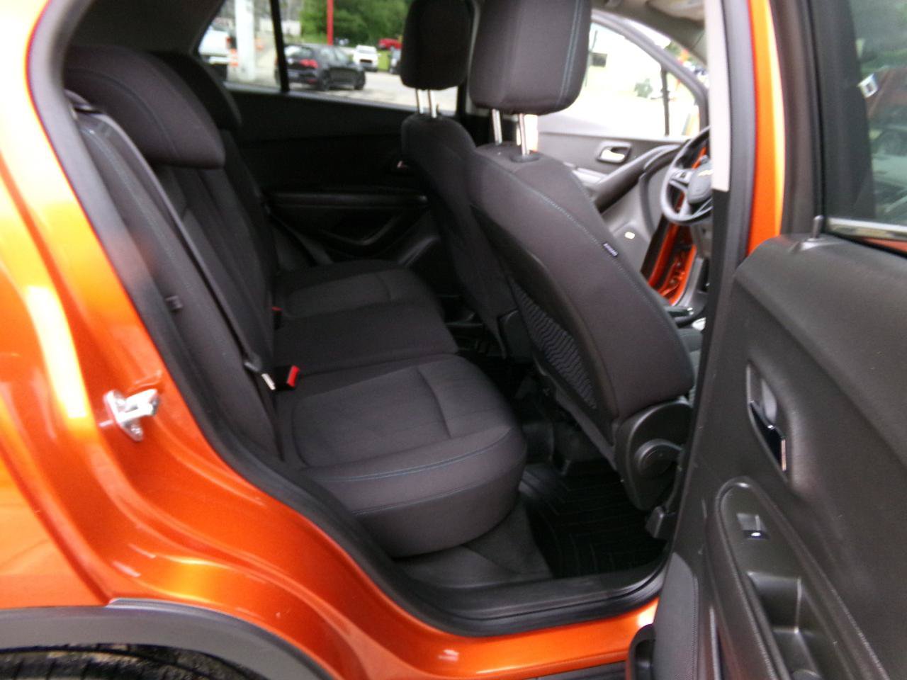 Used 2016 Chevrolet Trax LT w/ LT Sun and Sound Package AWD/4WD image 21