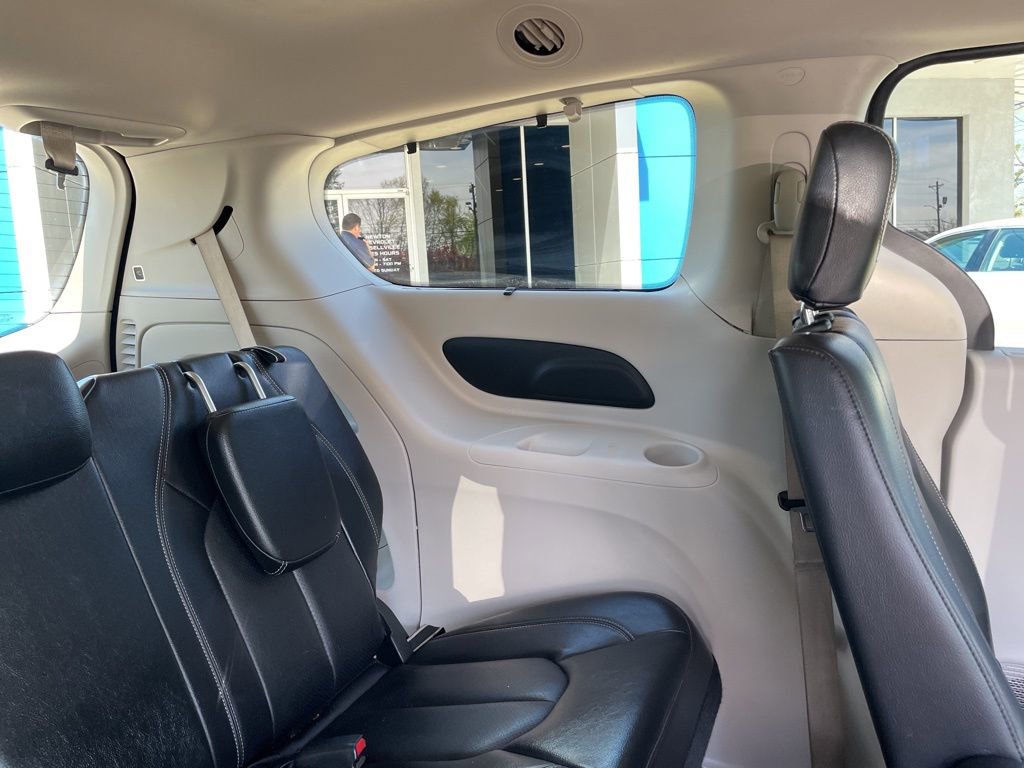 Used 2022 Chrysler Pacifica Touring-L FWD image 37