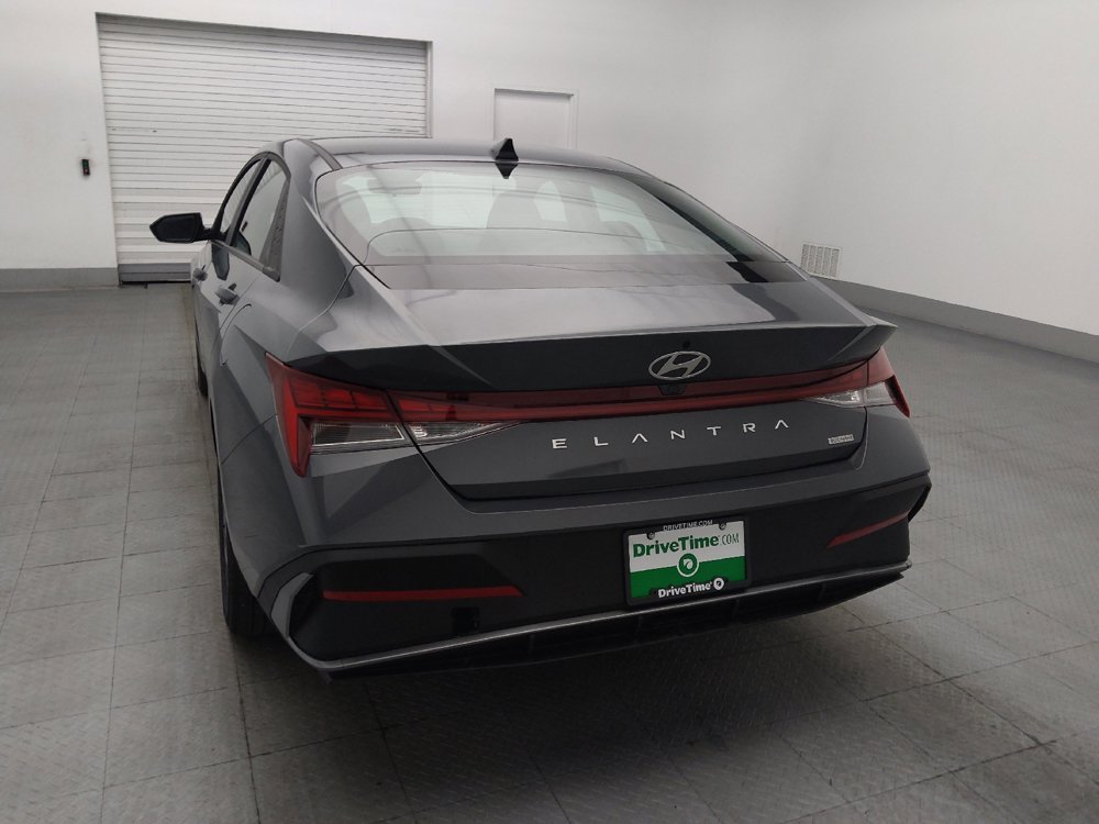 Used 2025 Hyundai Elantra Hybrid FWD image 6