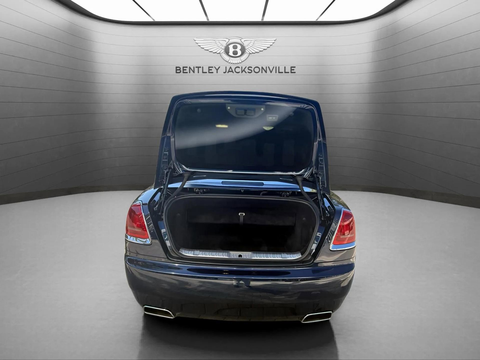 Used 2018 Rolls-Royce Dawn image 13