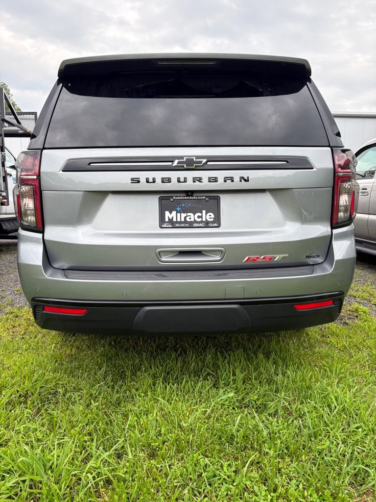 Used 2024 Chevrolet Suburban RST w/ Luxury Package AWD/4WD image 8