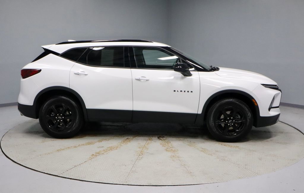 Used 2024 Chevrolet Blazer LT w/ Convenience Package FWD image 13
