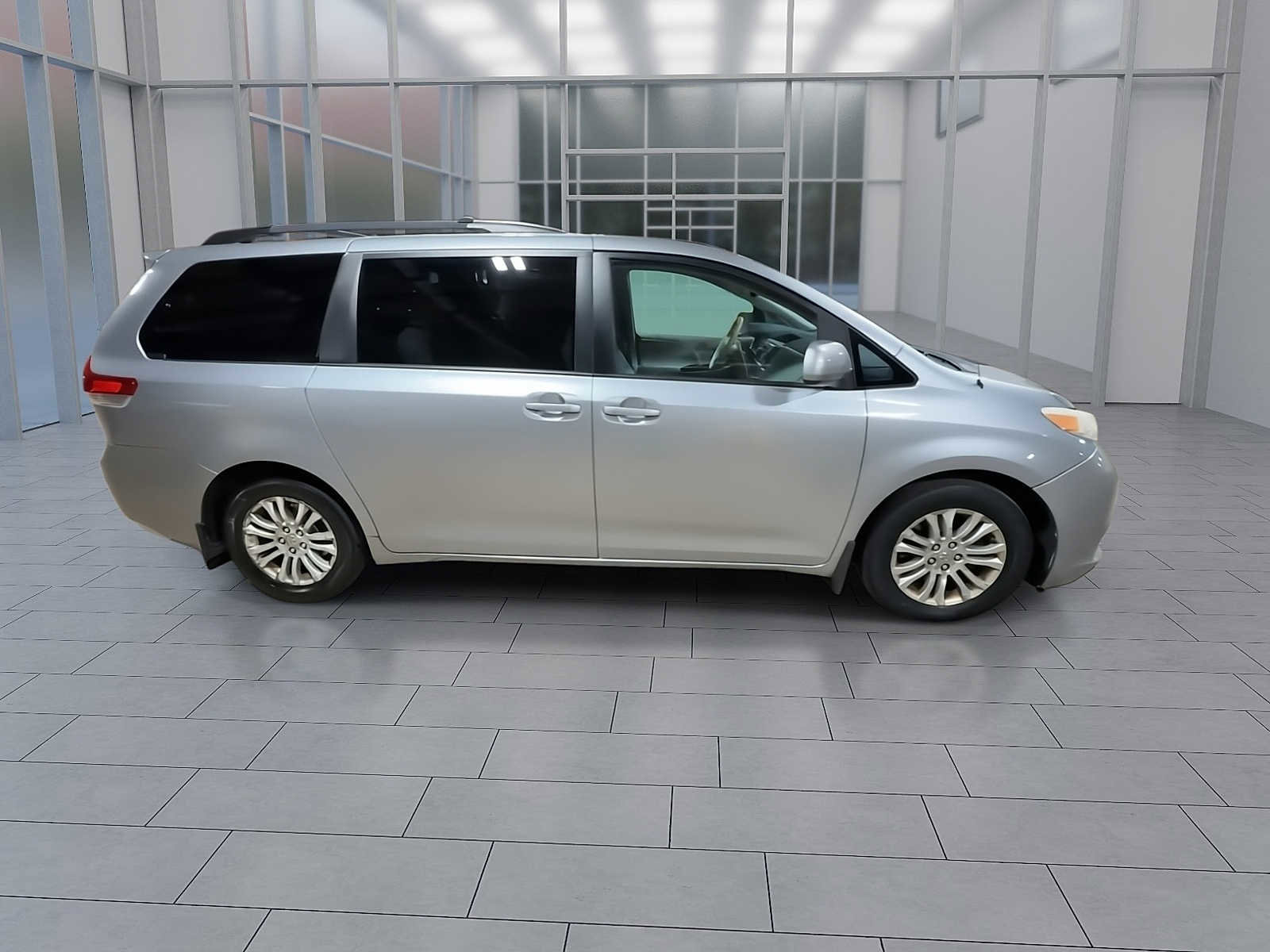 Used 2011 Toyota Sienna XLE image 9