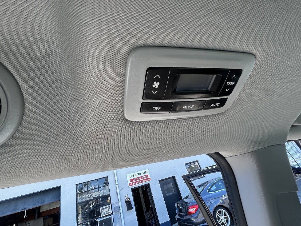 Used 2017 Toyota Sienna SE Premium FWD image 17