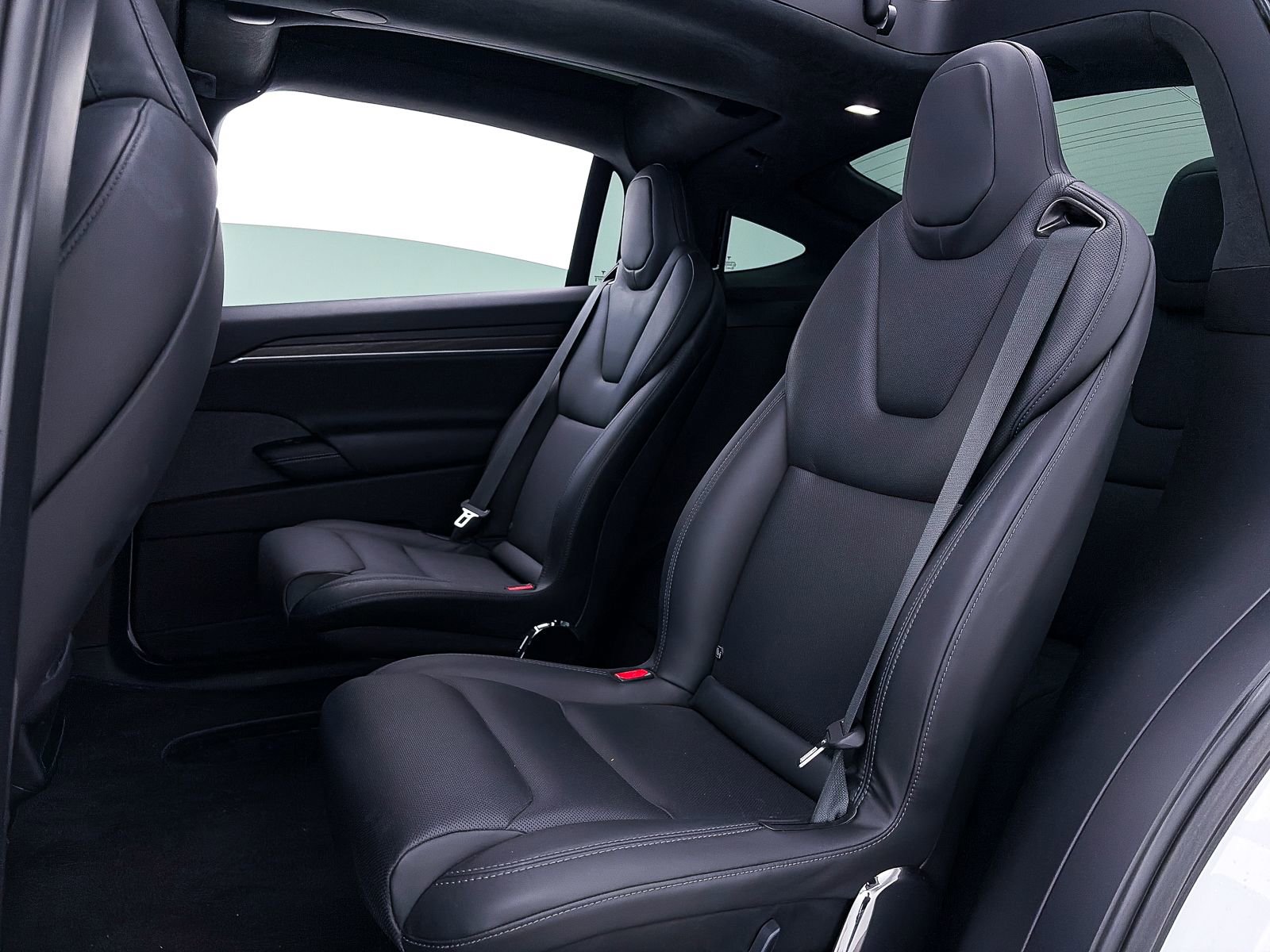 Used 2023 Tesla Model X Standard Range image 34