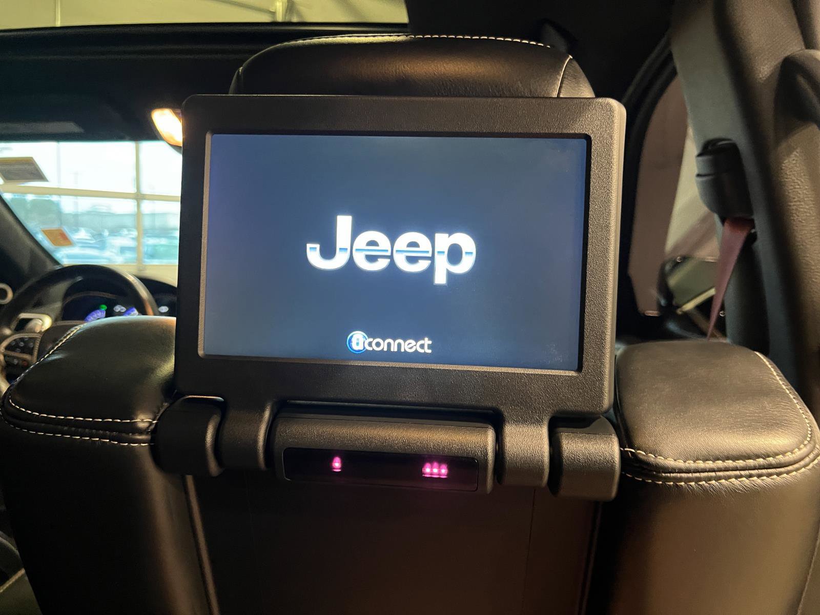 Used 2018 Jeep Grand Cherokee Trackhawk AWD/4WD image 38