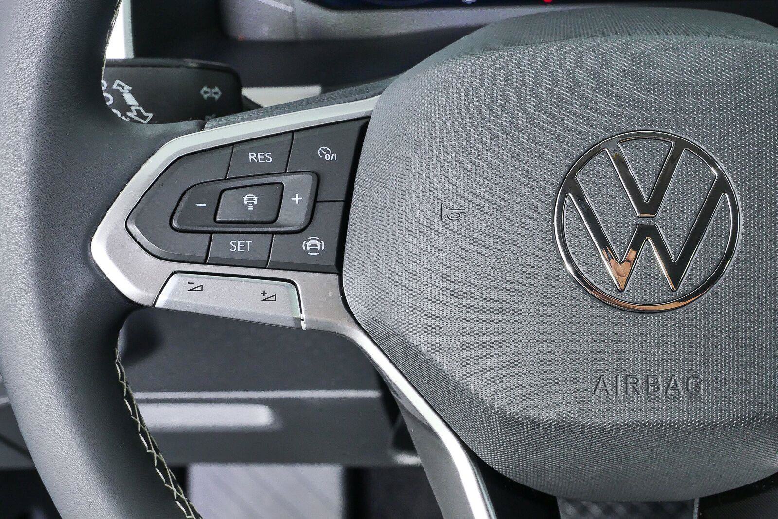 Certified 2023 Volkswagen Atlas SE FWD image 39