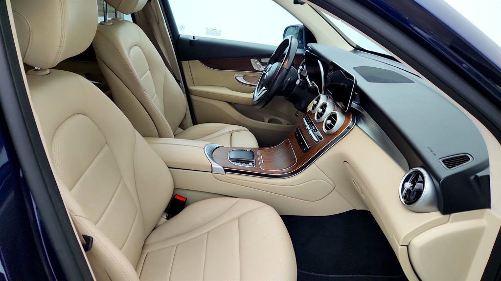 Used 2022 Mercedes-Benz GLC 300 4MATIC w/ Premium Package Lite image 23