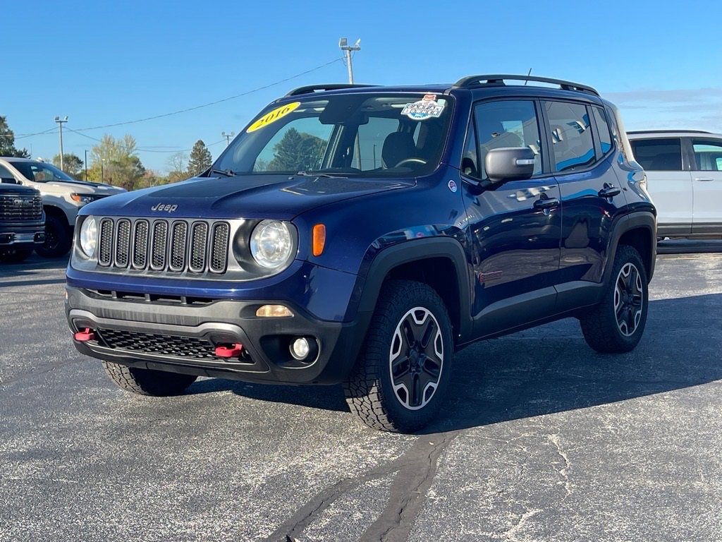 Used 2016 Jeep Renegade Trailhawk w/ Premium Trailhawk Package image 3