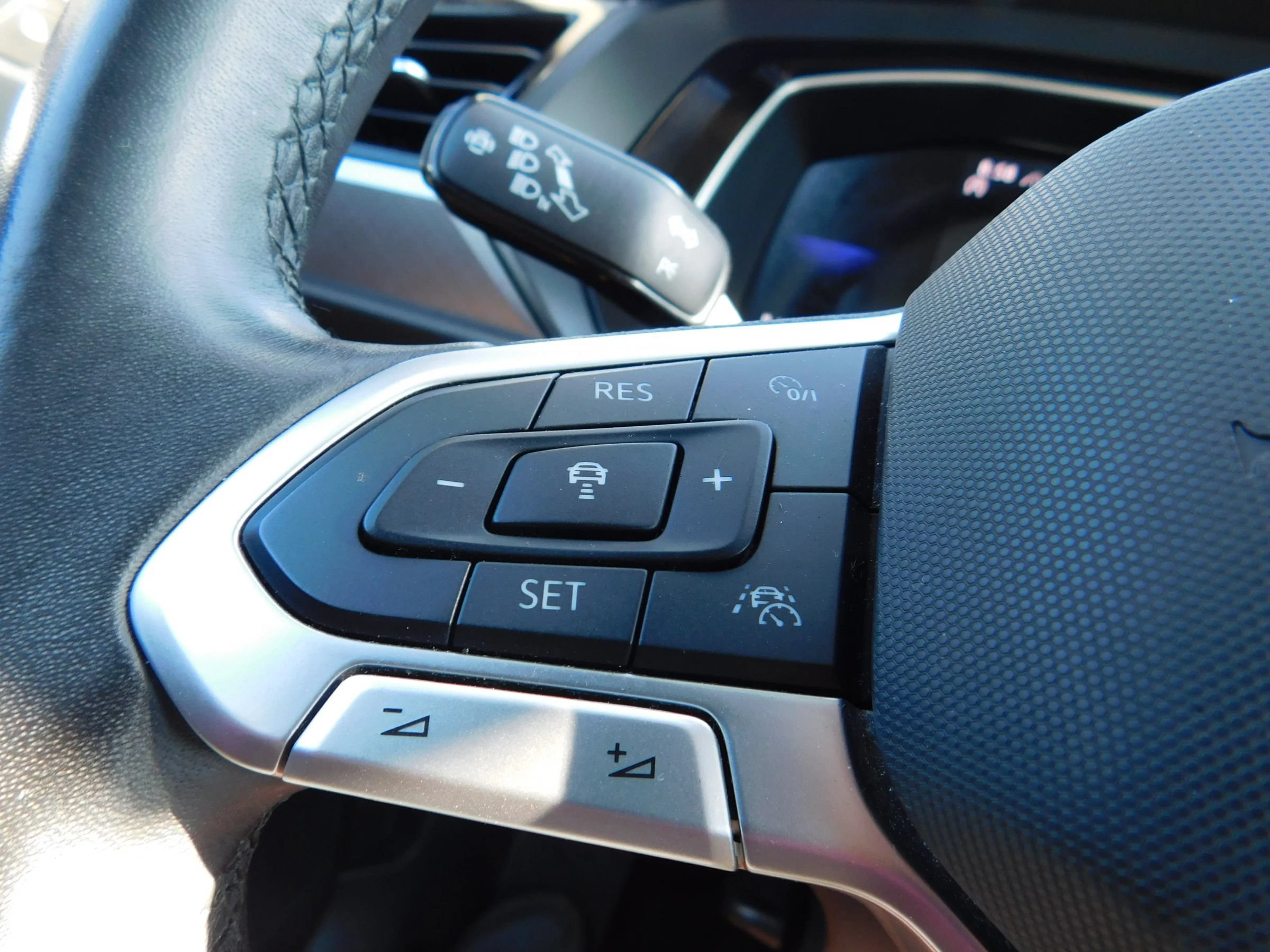 Used 2024 Volkswagen Jetta SE FWD image 23