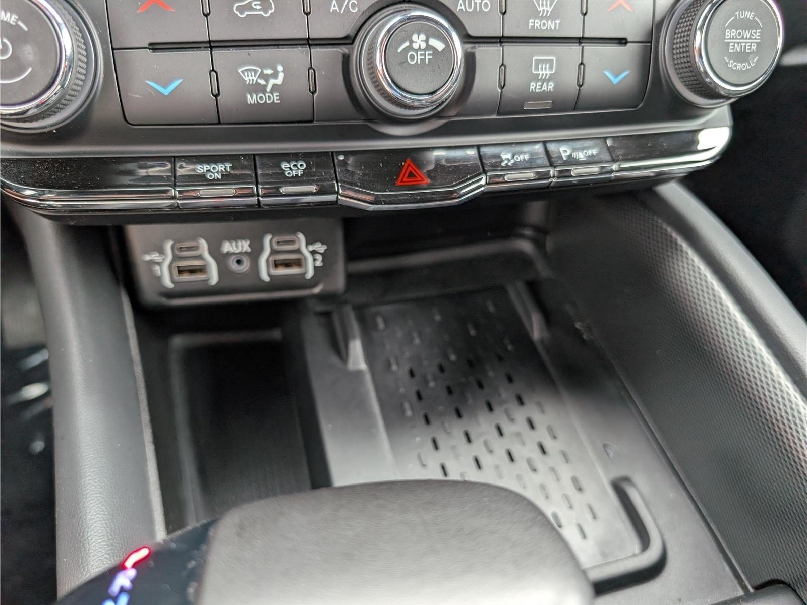 Used 2025 Dodge Durango R/T w/ Blacktop Package AWD/4WD image 28