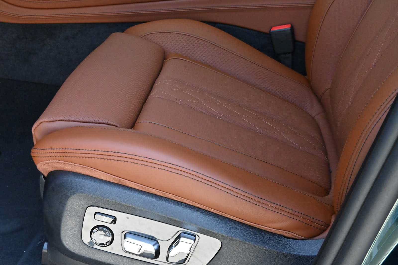 New 2026 BMW ALPINA XB7 AWD/4WD image 33