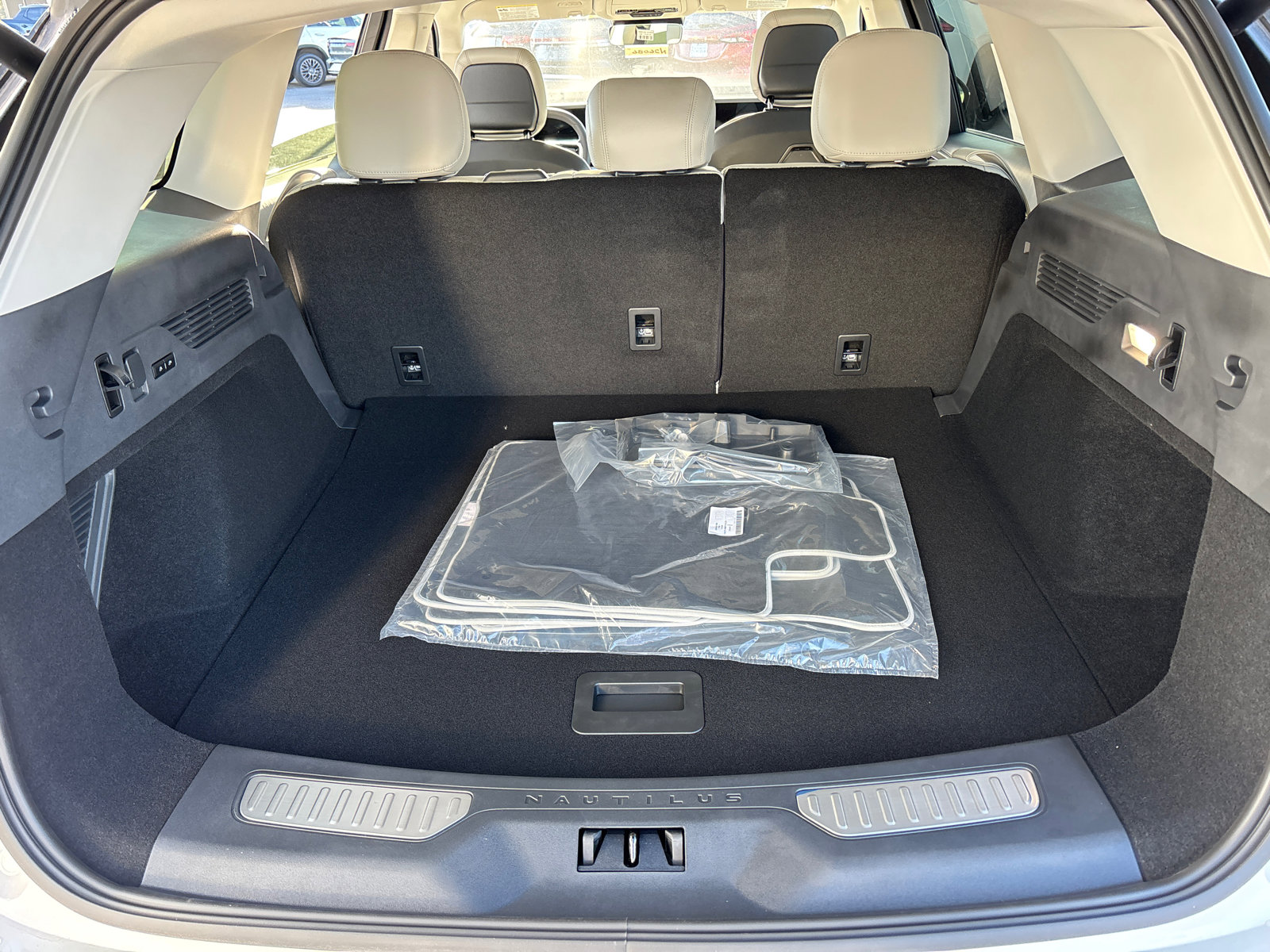 New 2026 Lincoln Nautilus Premier image 9