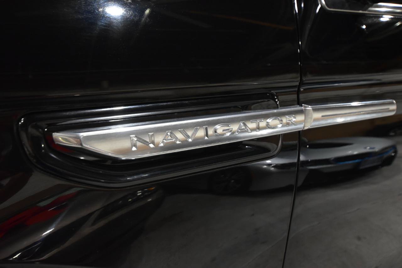 Used 2018 Lincoln Navigator L Reserve w/ Technology Package AWD/4WD image 4