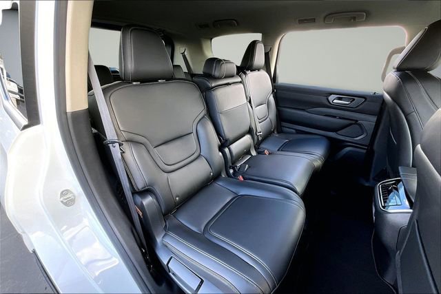 New 2026 Nissan Armada SV image 9