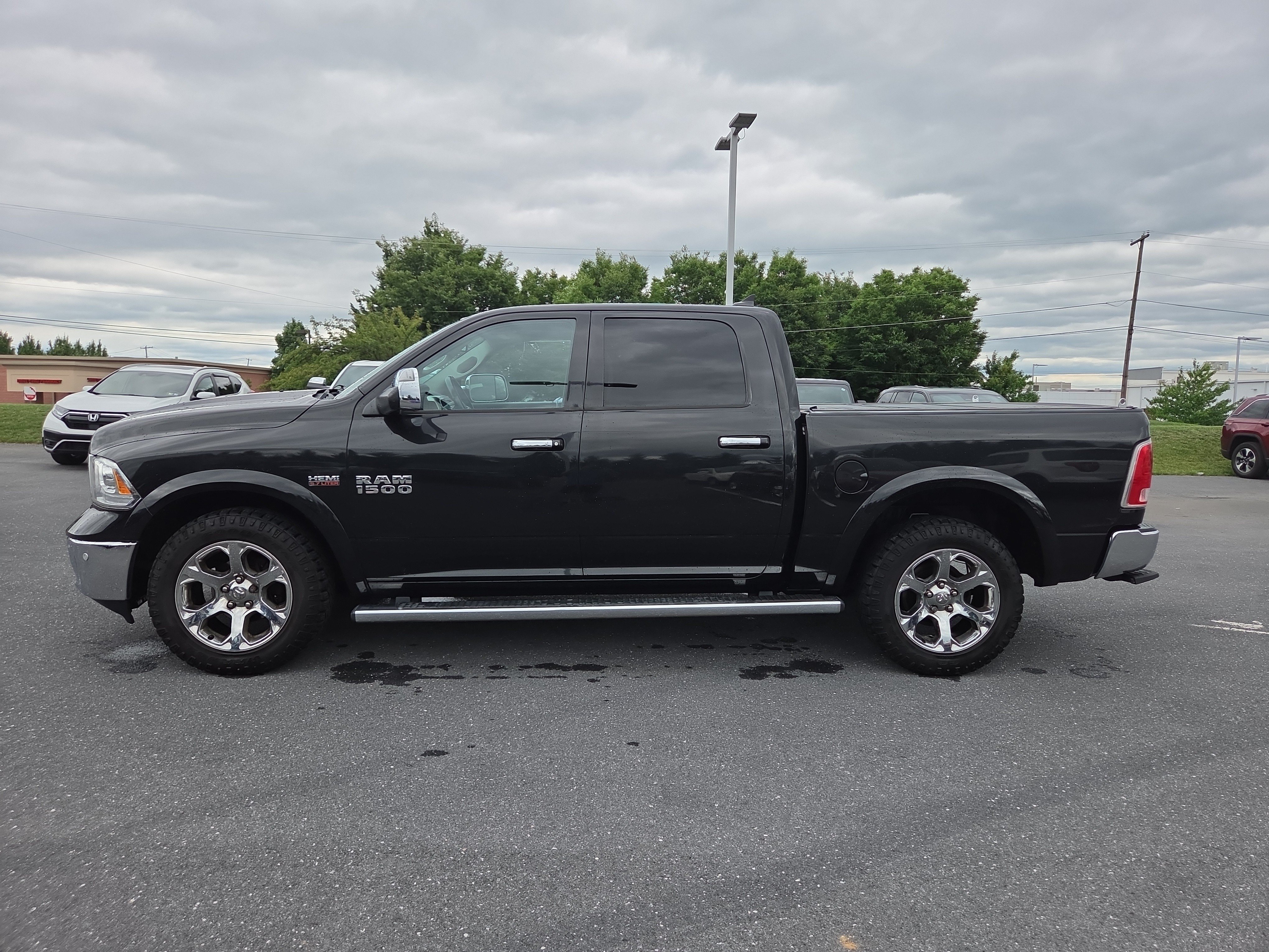 Used 2017 RAM 1500 Laramie w/ Convenience Group AWD/4WD image 11