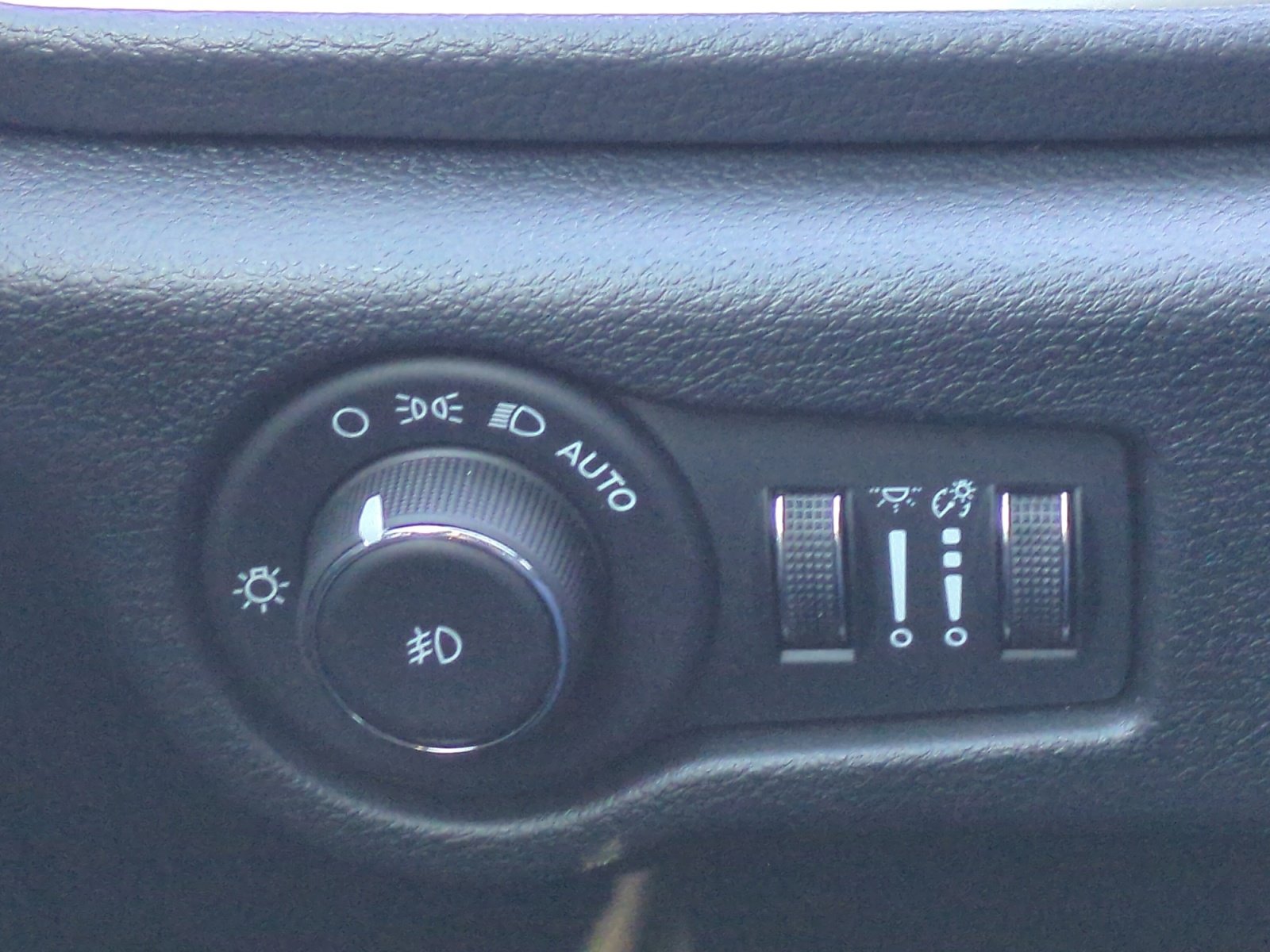 New 2026 Chrysler Pacifica Limited w/ Uconnect Theater Family Group image 31