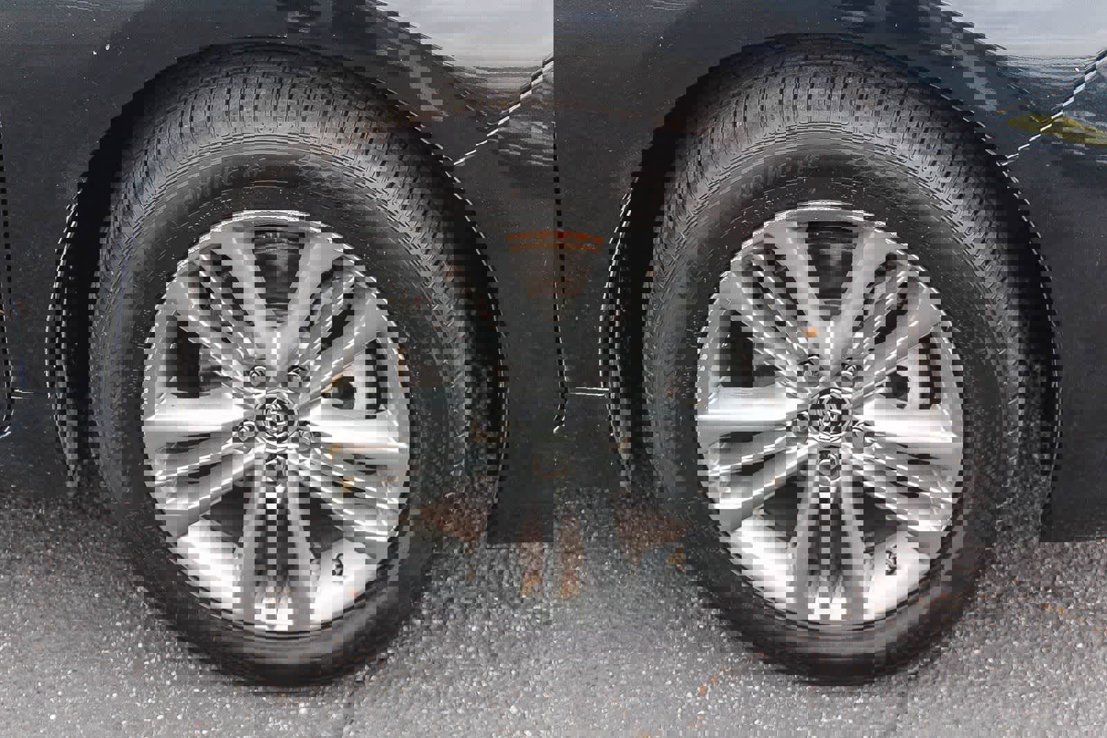 Used 2015 Toyota Camry SE FWD image 13