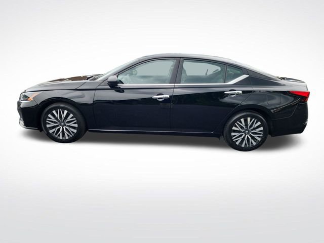 Used 2024 Nissan Altima 2.5 SV FWD image 2