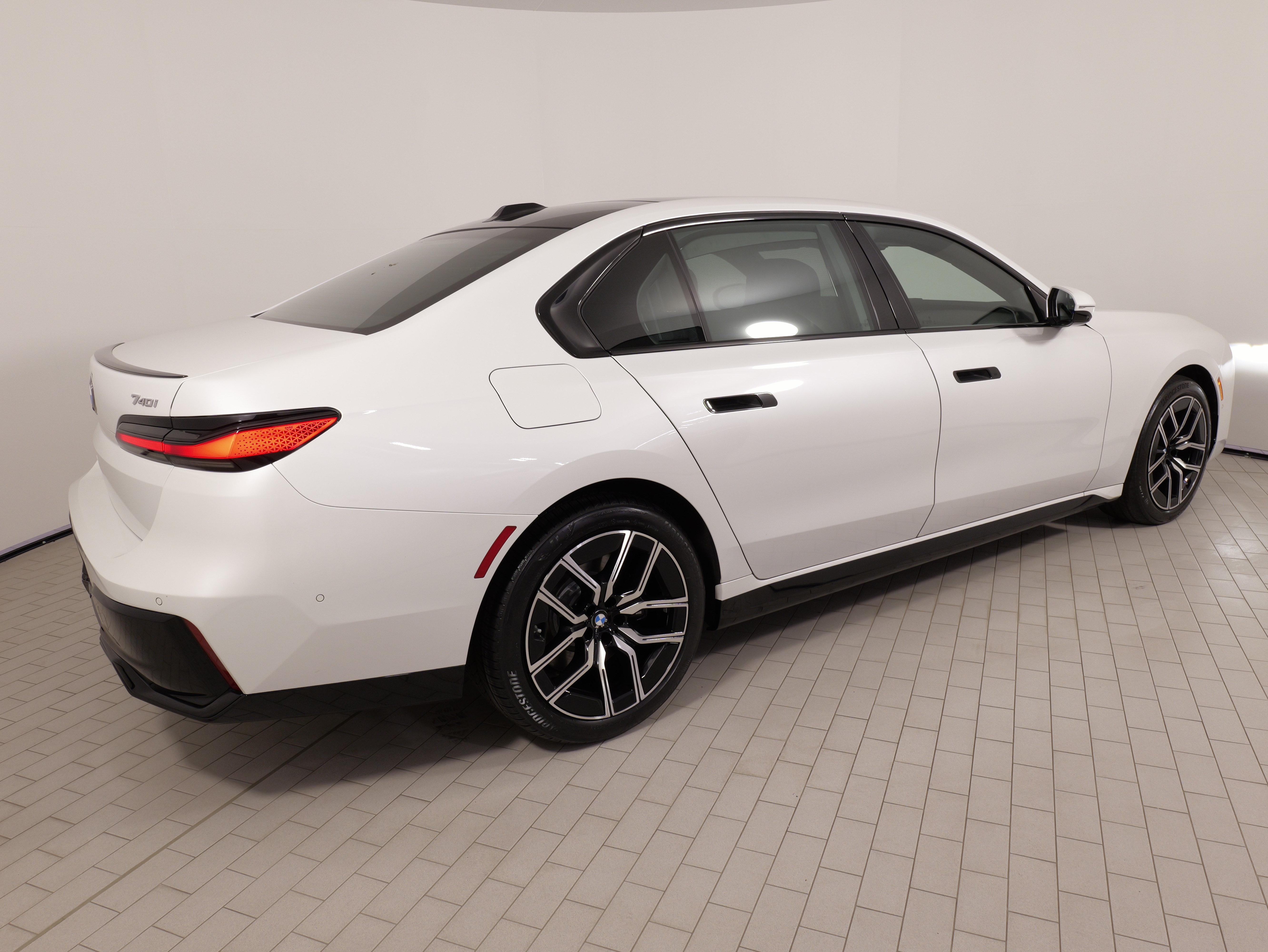 Used 2024 BMW 740i xDrive w/ Premium Package AWD/4WD image 10