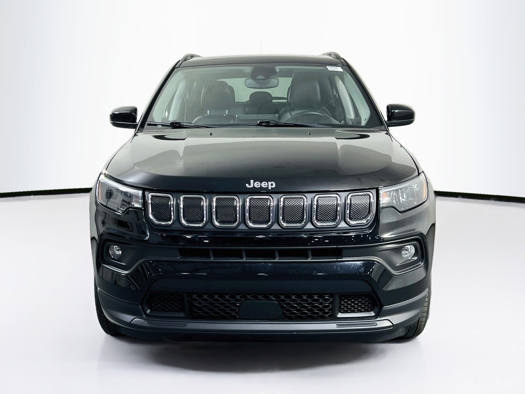 Used 2022 Jeep Compass Latitude w/ Sun and Sound Group AWD/4WD image 2