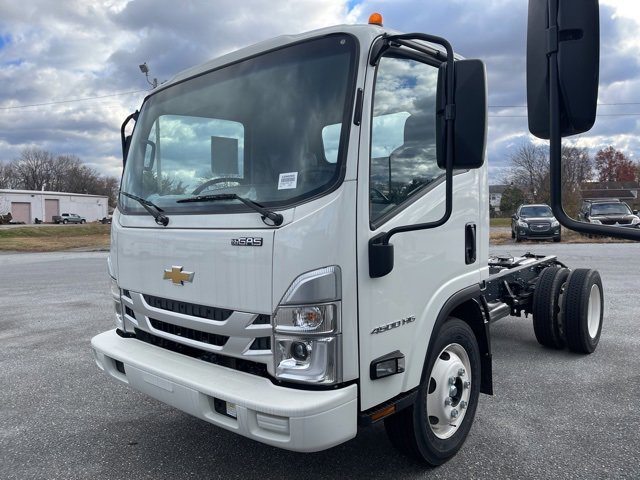 New 2025 Chevrolet Low Cab Forward image 3