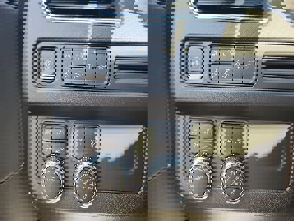 Used 2022 GMC Yukon SLT w/ SLT Luxury Package image 34