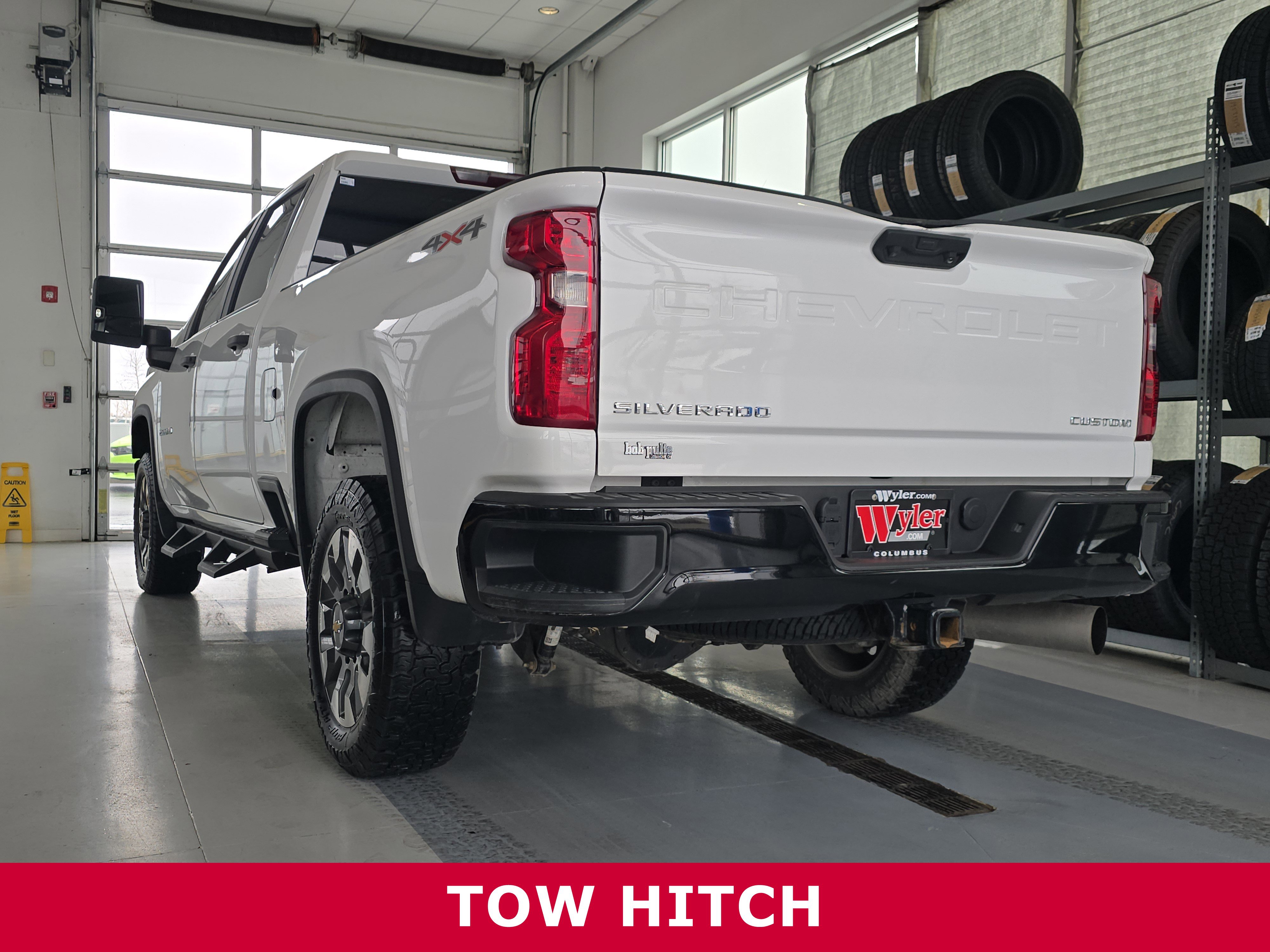 Used 2022 Chevrolet Silverado 2500 Custom w/ Custom Value Package image 4