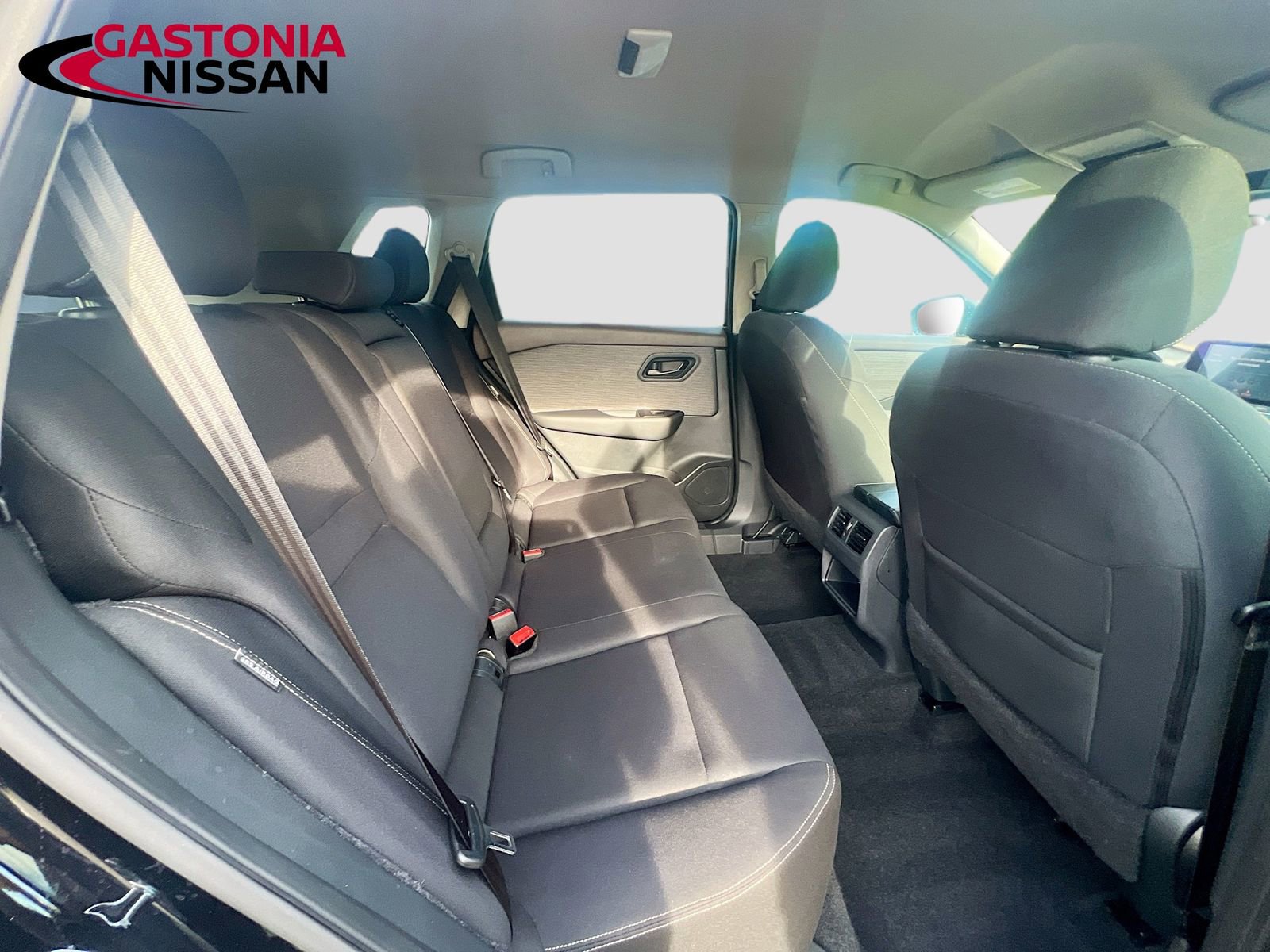 Used 2023 Nissan Rogue S image 35