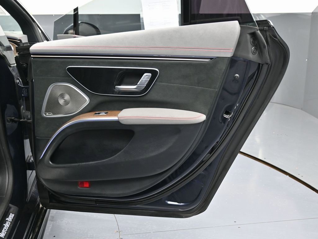 Used 2022 Mercedes-Benz EQS 450+ Sedan image 41