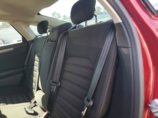 Used 2017 Ford Fusion SE w/ Fusion SE Technology Package image 12