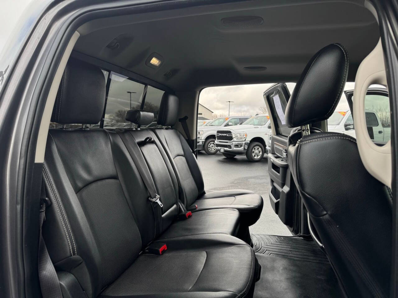 Used 2017 RAM 1500 Laramie image 33